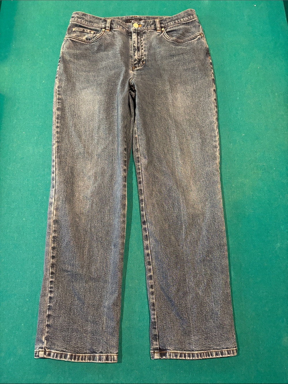 Jones New York Signature Stretch Straight Leg Jeans in Faded Blue Denim Size 8